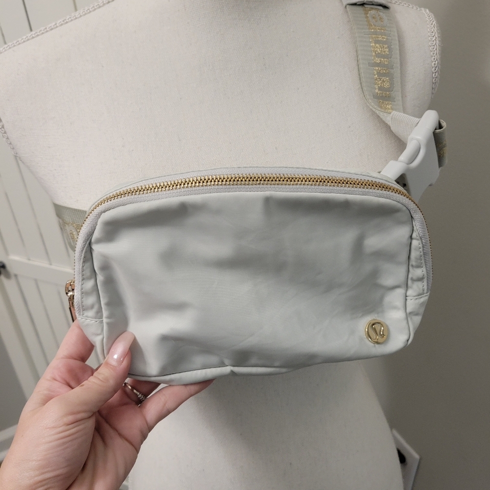 🚫SOLD🚫LULULEMON 1L BELT BAG BUNDLE - Picture 4 of 6